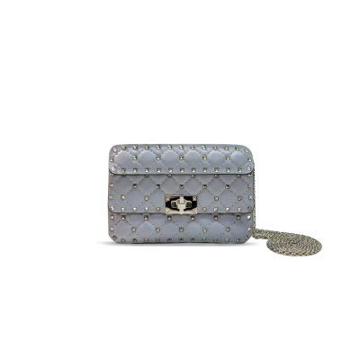 VALENTINO SMALL NAPPA ROCKSTUD SPIKE BAG 5W2B0123NAPI18 (20*11.5*5cm) VALENTINO SMALL NAPPA ROCKSTUD SPIKE BAG 5W2B0123NAPI18 (20*11.5*5cm)